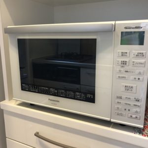 電子レンジは重曹で簡単お掃除!チンするだけで汚れを落とす方法。