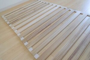 布団をフローリングに敷きっぱなしはNG!カビの原因と効果的な対策は?